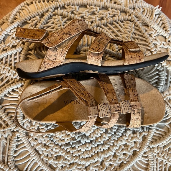 Vionic Amber Adjustable Sandal with Arch Support in Gold Cork - Picture 7 of 10
